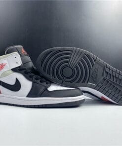 Air Jordan 1 Mid SE Black Toe