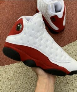 Alternative view of Air Jordan 13 OG Chicago Red White