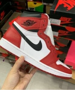 Alternative view of Air Jordan 1 OG Chicago Red White