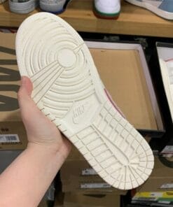 Alternative view of Air Jordan 1 Phantom