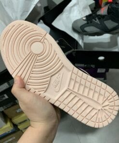 Alternative view of Air Jordan 1 Low WMNS