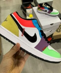 Alternative view of Air Jordan 1 Mid Easter
